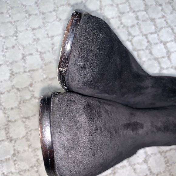 Frye Dara Suede Chelsea booties - NWOT SZ 6.5 - Picture 5 of 7